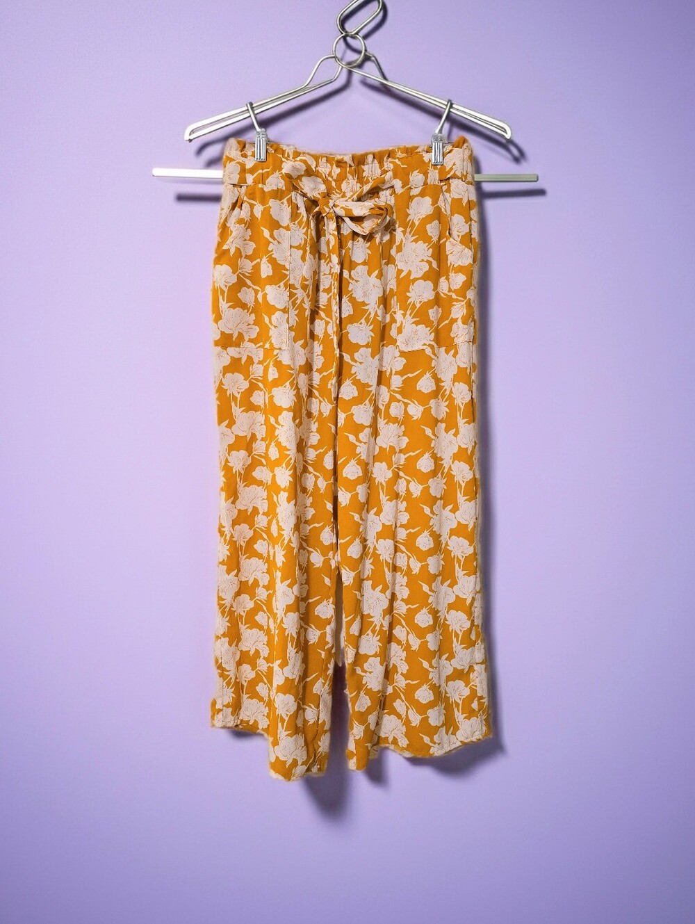 High-Rise Floral Pants With An Adorable Bow